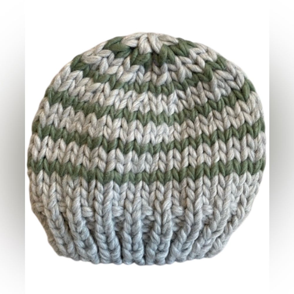 Beanie chevron knit light gray & green